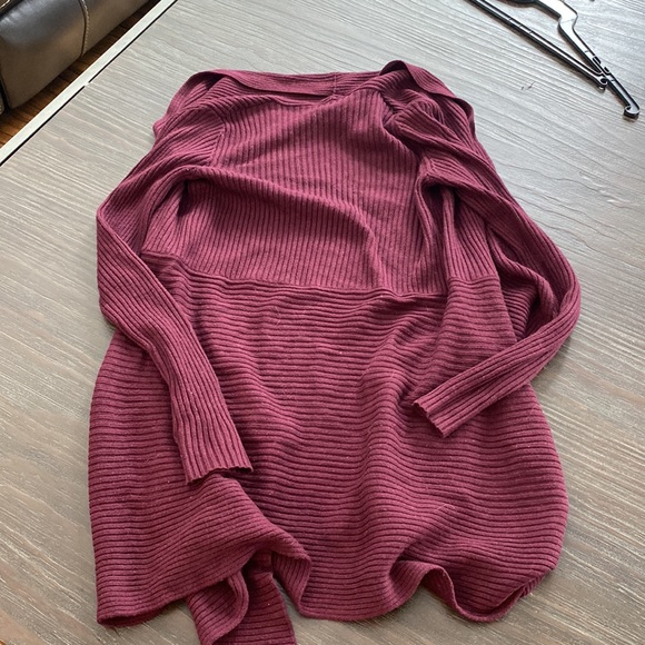 Ricki’s shawl type sweater in beautiful burgundy, colour in size XS. - Picture 4 of 7